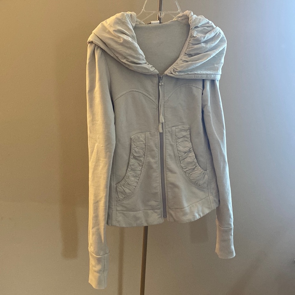 Wide-hood hoodie